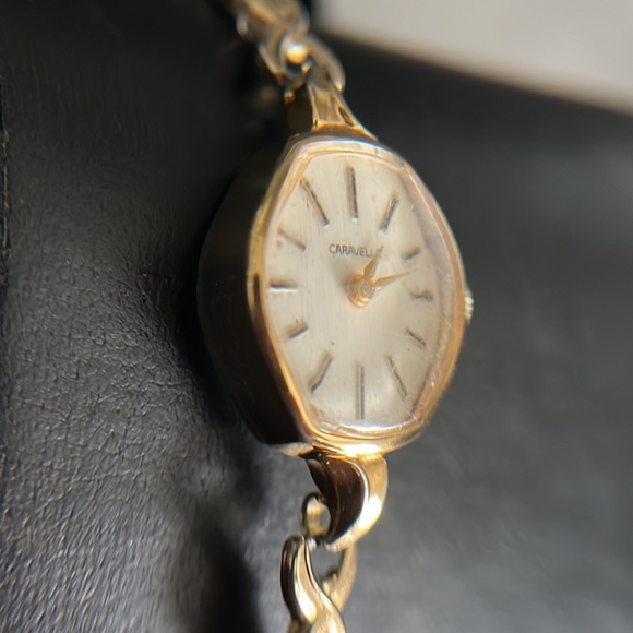 Caravelle Gold Tone Ladies Vintage Watch - Picture 2 of 15